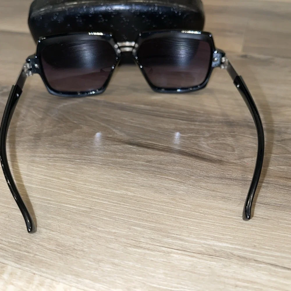 Guess by Marciano Sunglasses Black Frame Purple Gradient Lens Designer‎ w/ Case
